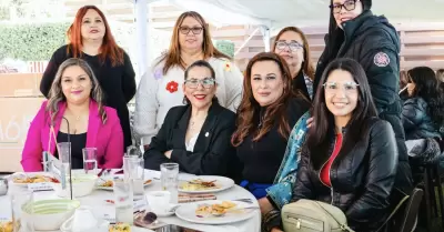Celebran el Día de las Madres en Ensenada
